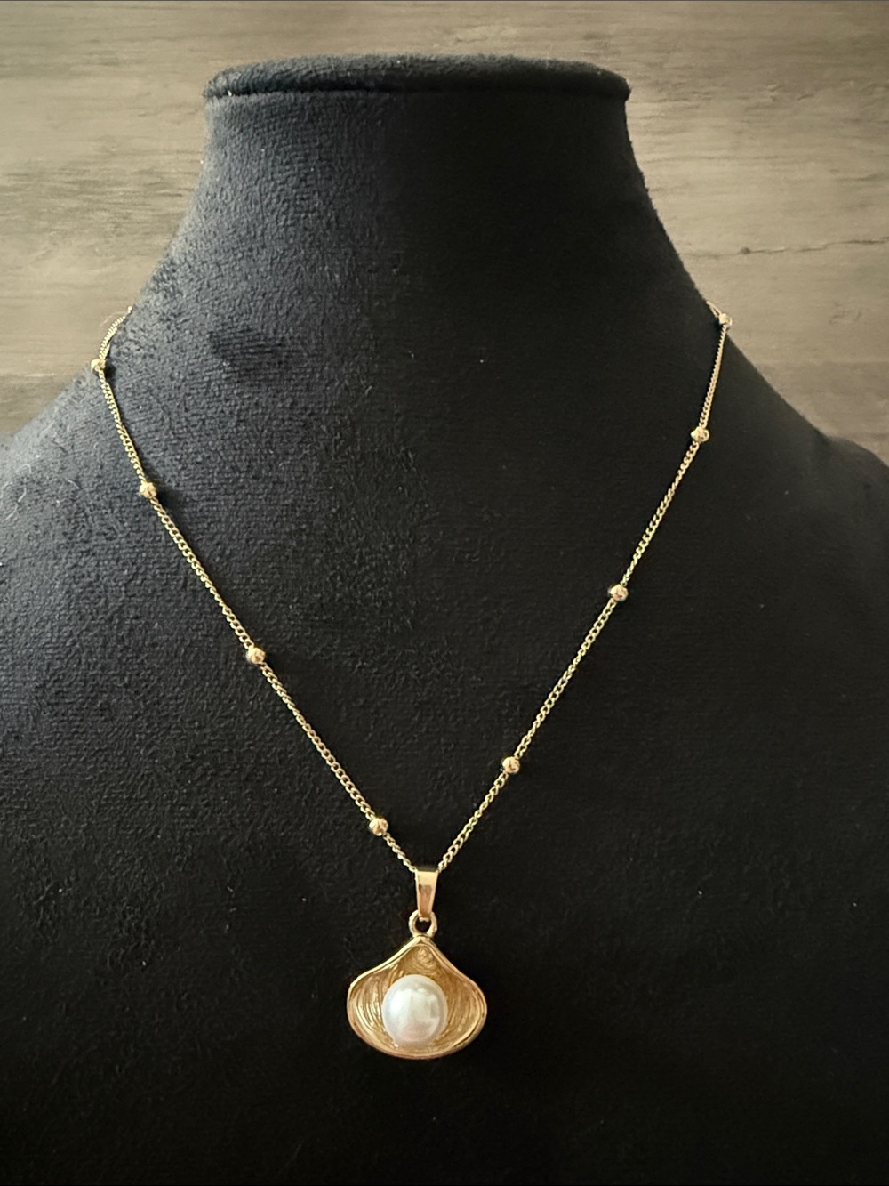 Gold Plated Pearl With Scallop Pendant Necklace - Women Jewelry